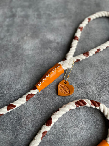 レザーが付いたおしゃれな牛柄のロープリード