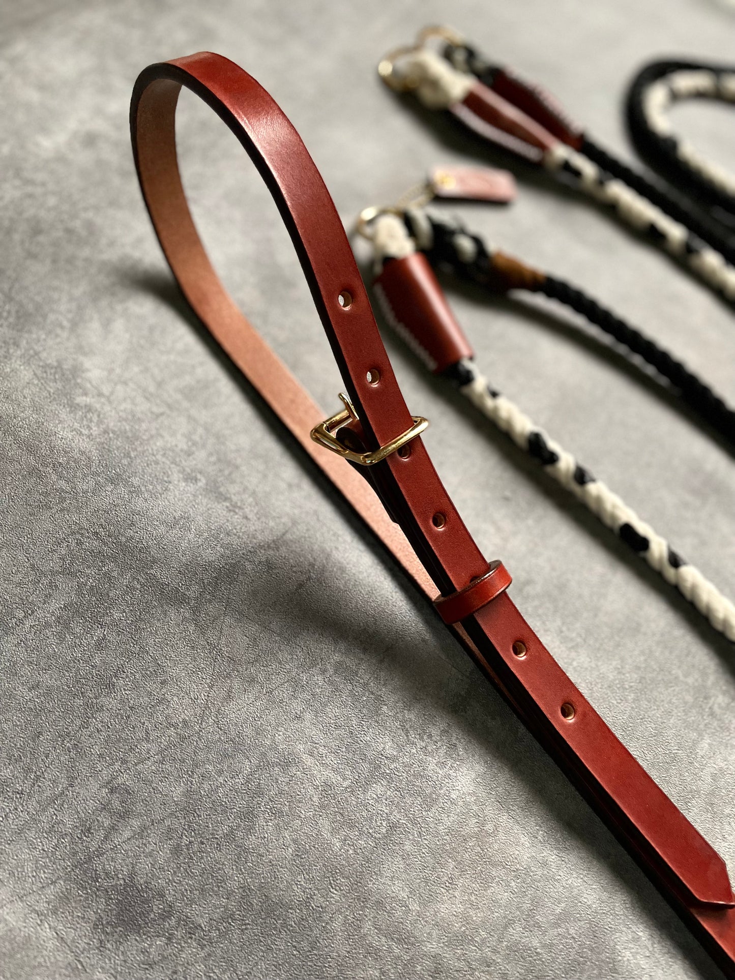 LEATHER SHOULDER STRAP